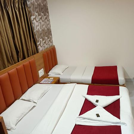 Hotel Airport Annex Мумбай Екстериор снимка