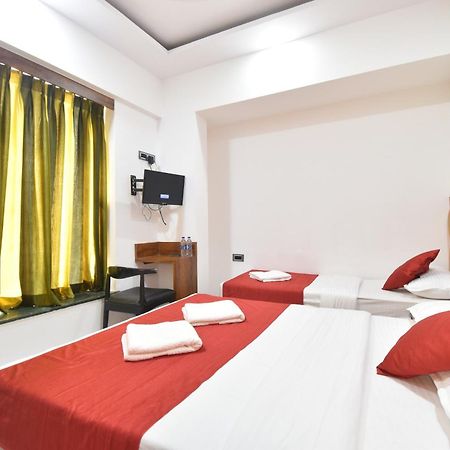 Hotel Airport Annex Мумбай Екстериор снимка