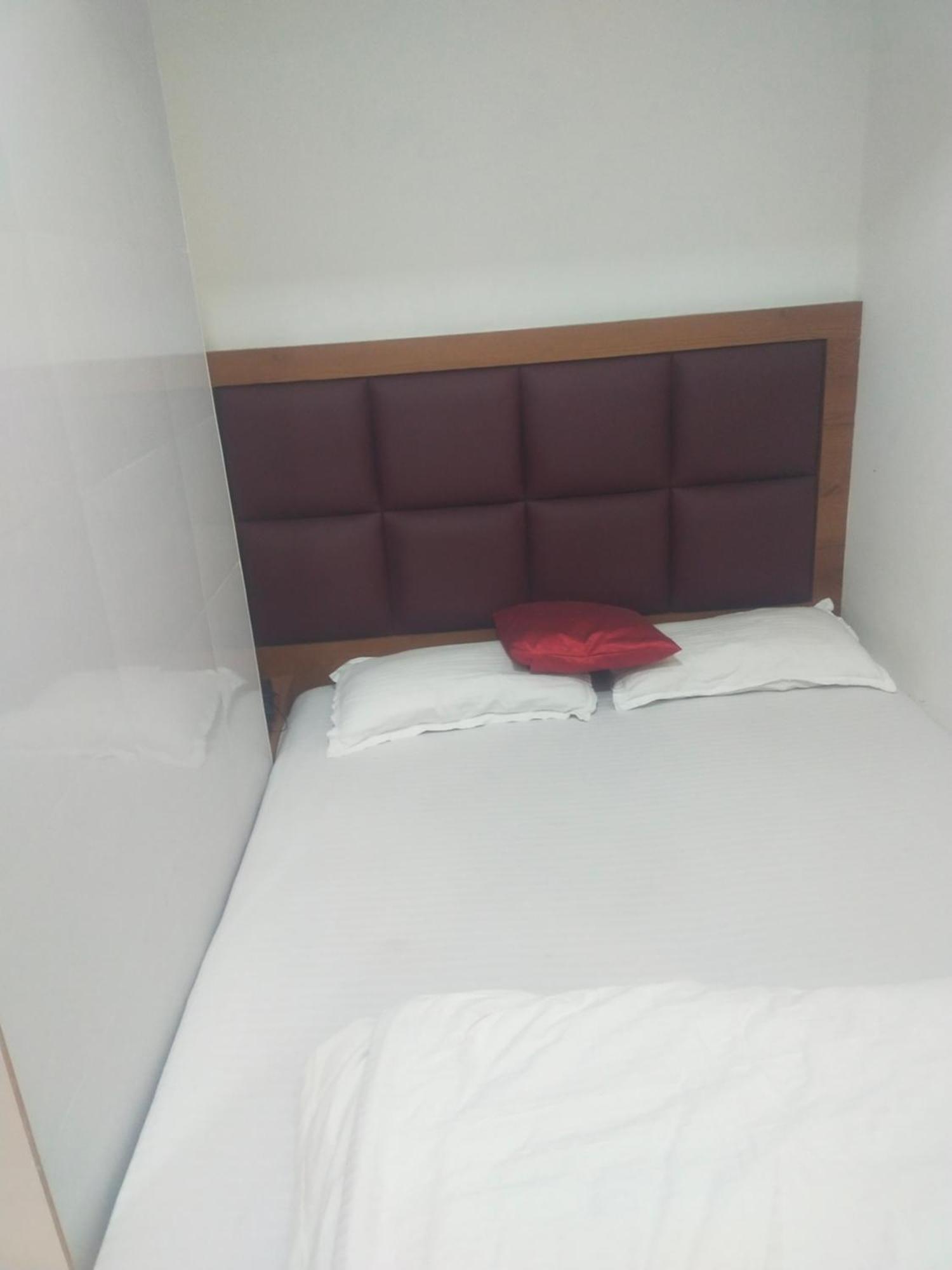 Hotel Airport Annex Мумбай Екстериор снимка