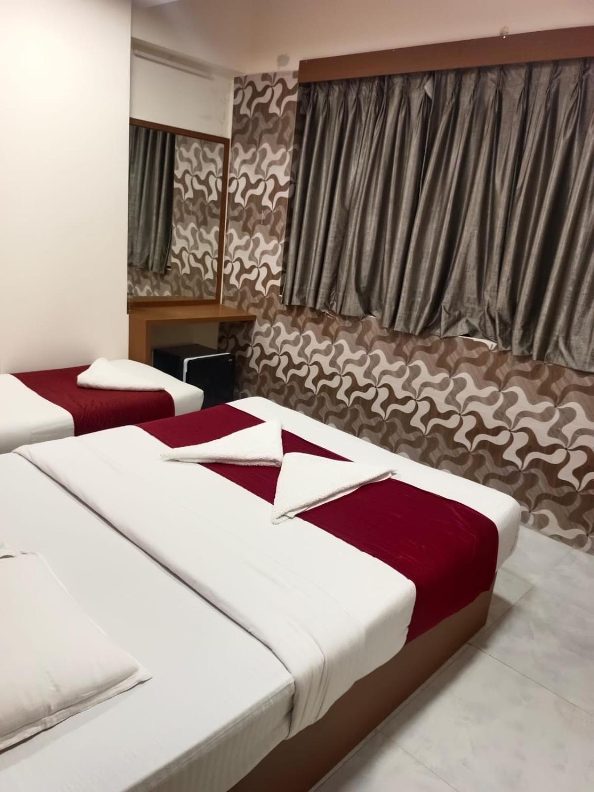 Hotel Airport Annex Мумбай Екстериор снимка