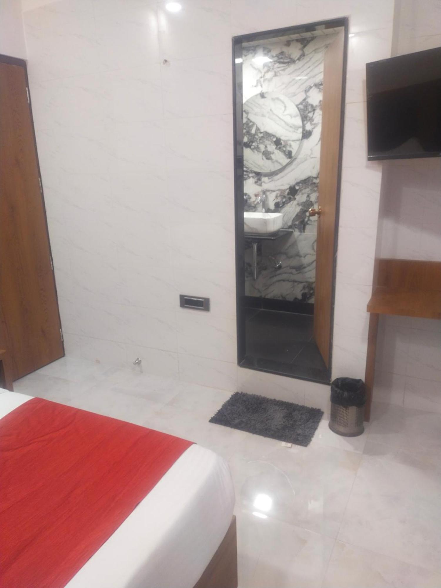 Hotel Airport Annex Мумбай Екстериор снимка