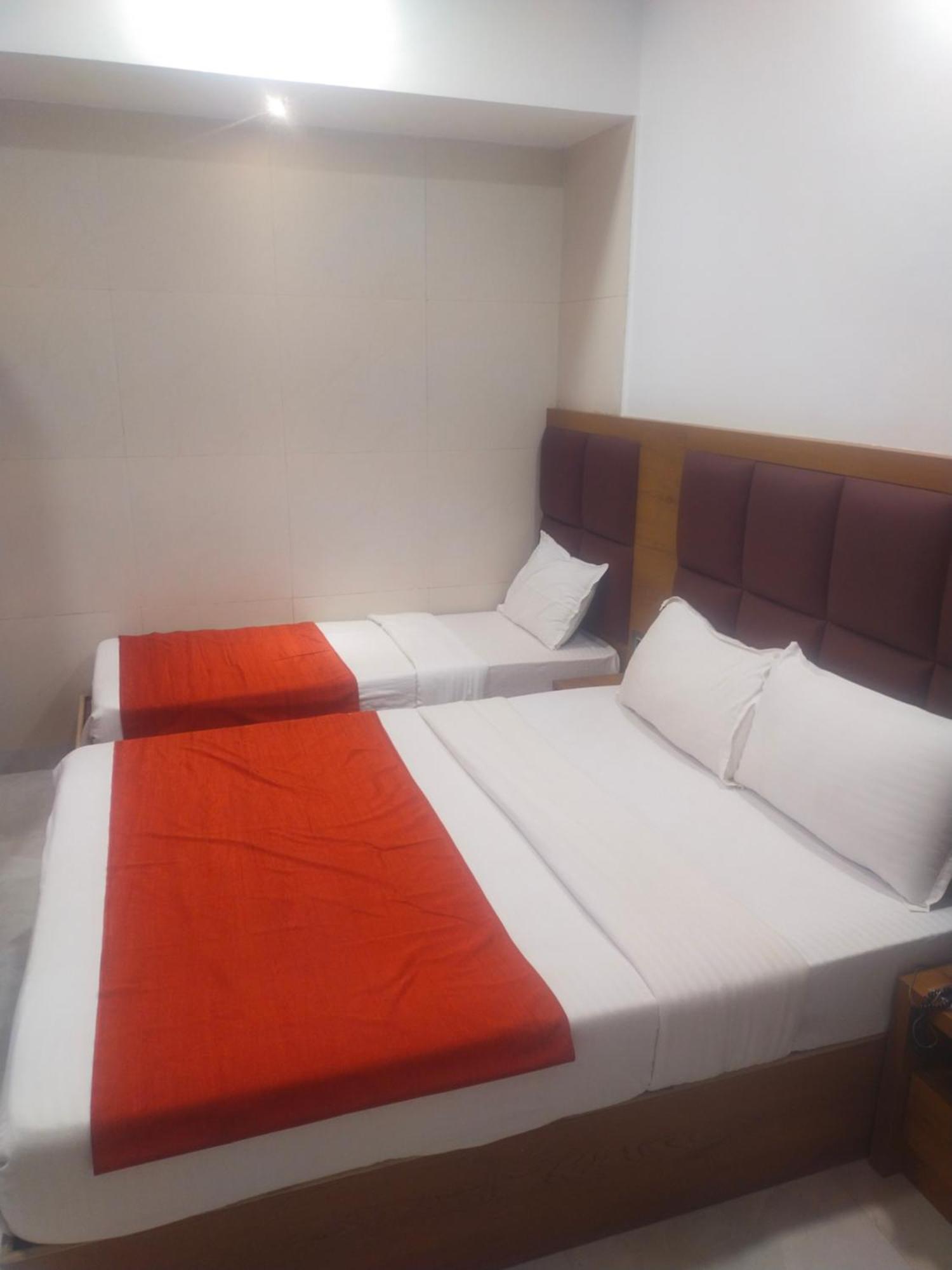 Hotel Airport Annex Мумбай Екстериор снимка