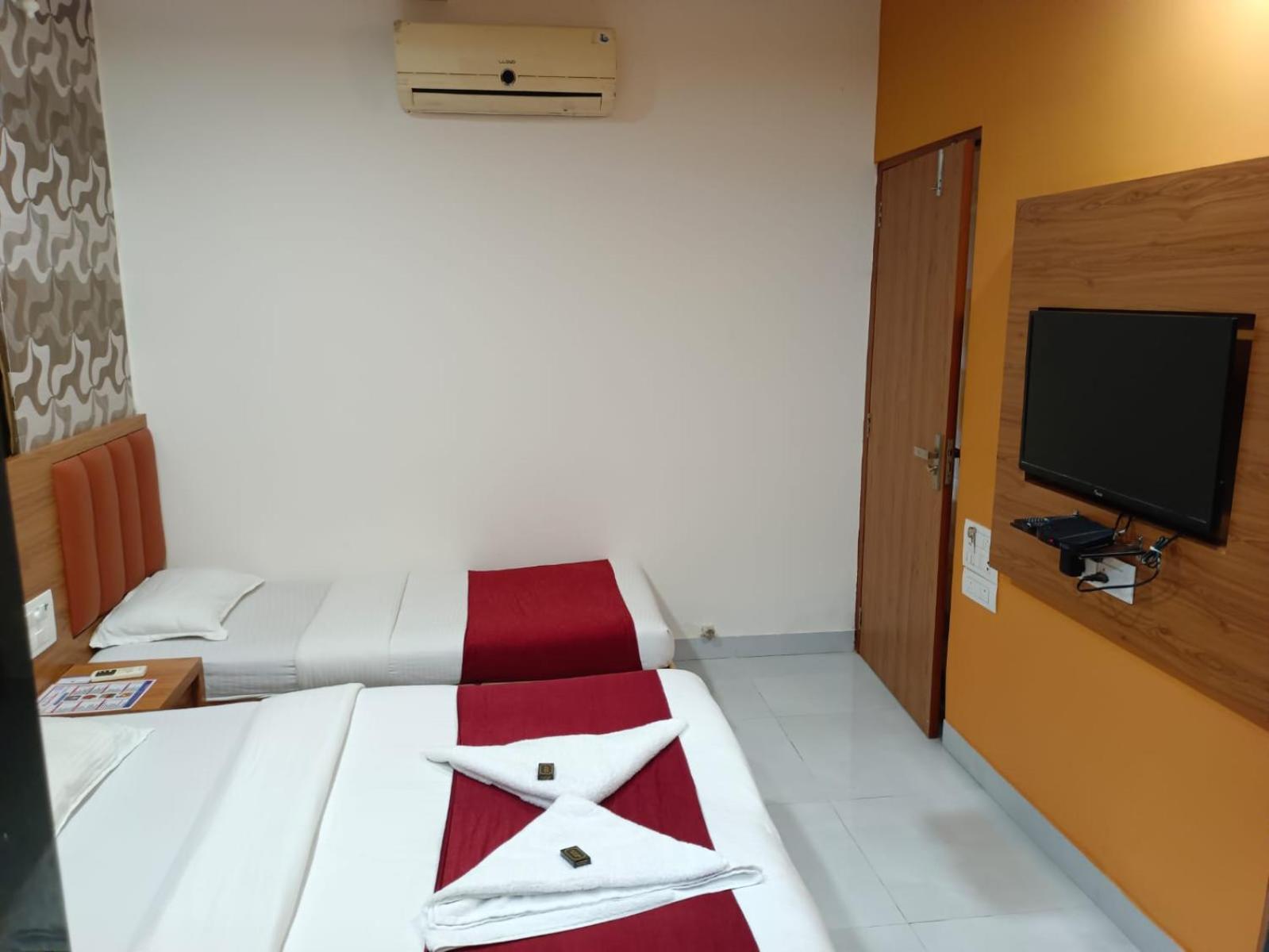 Hotel Airport Annex Мумбай Екстериор снимка
