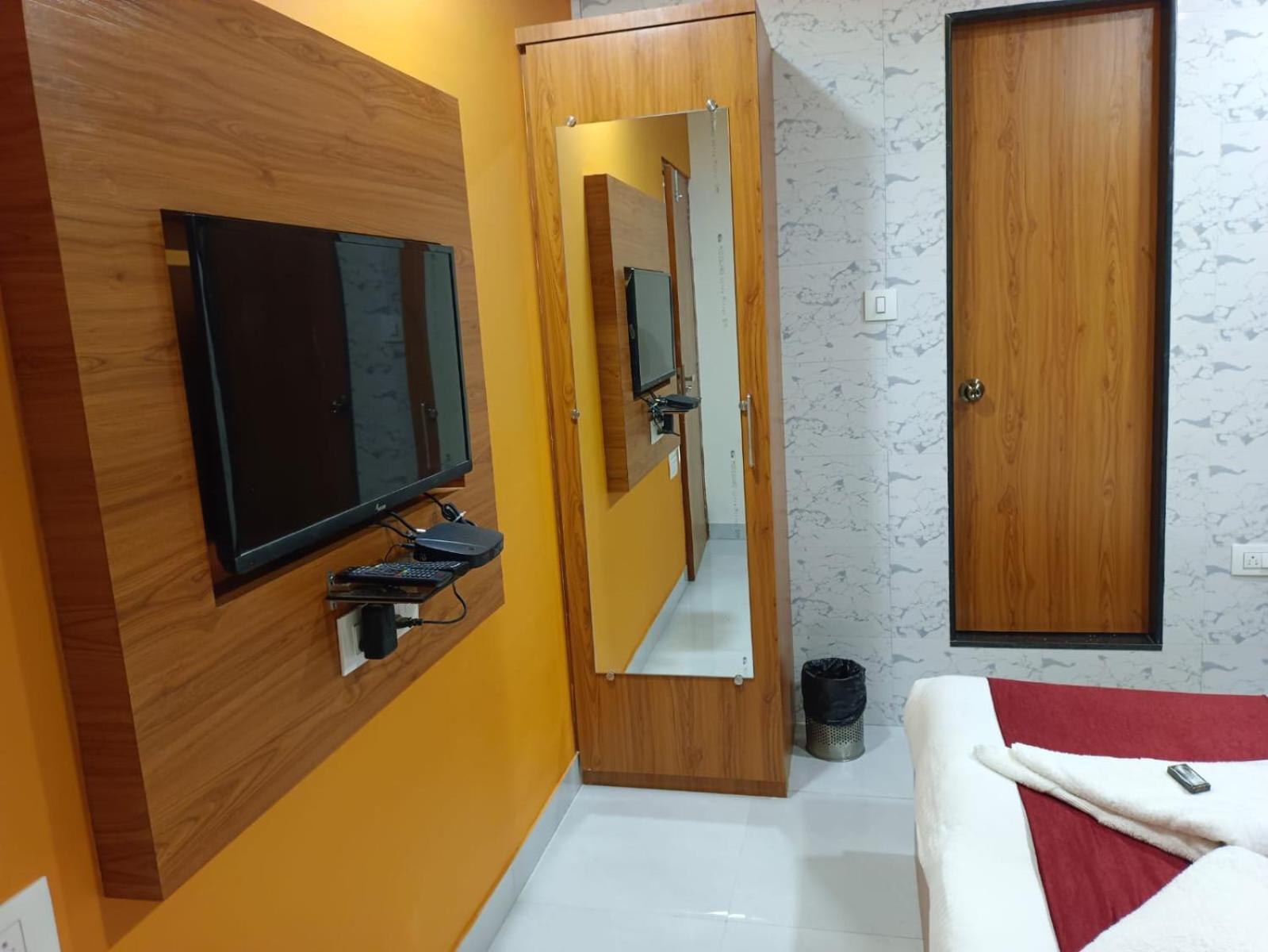 Hotel Airport Annex Мумбай Екстериор снимка