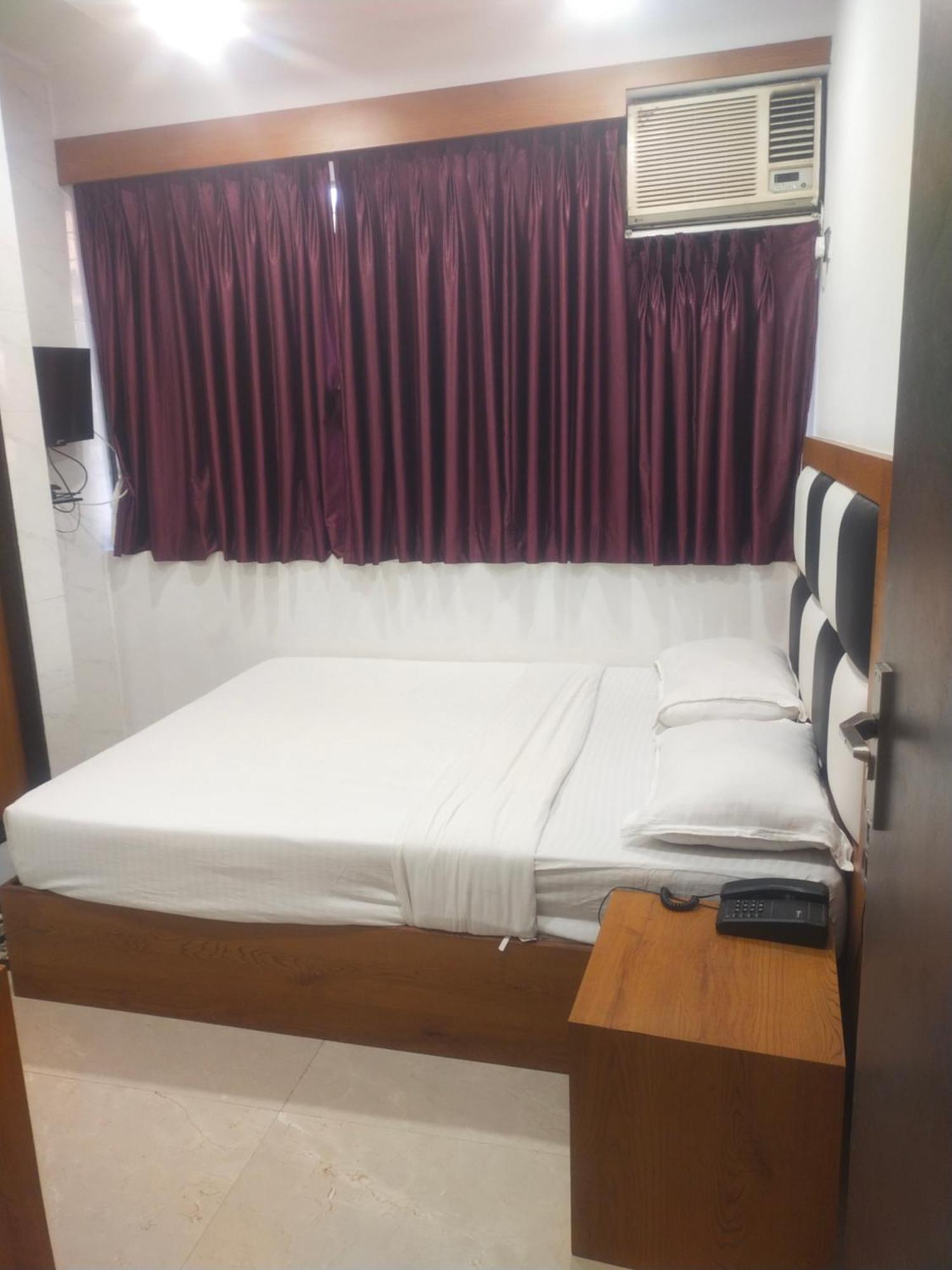 Hotel Airport Annex Мумбай Екстериор снимка